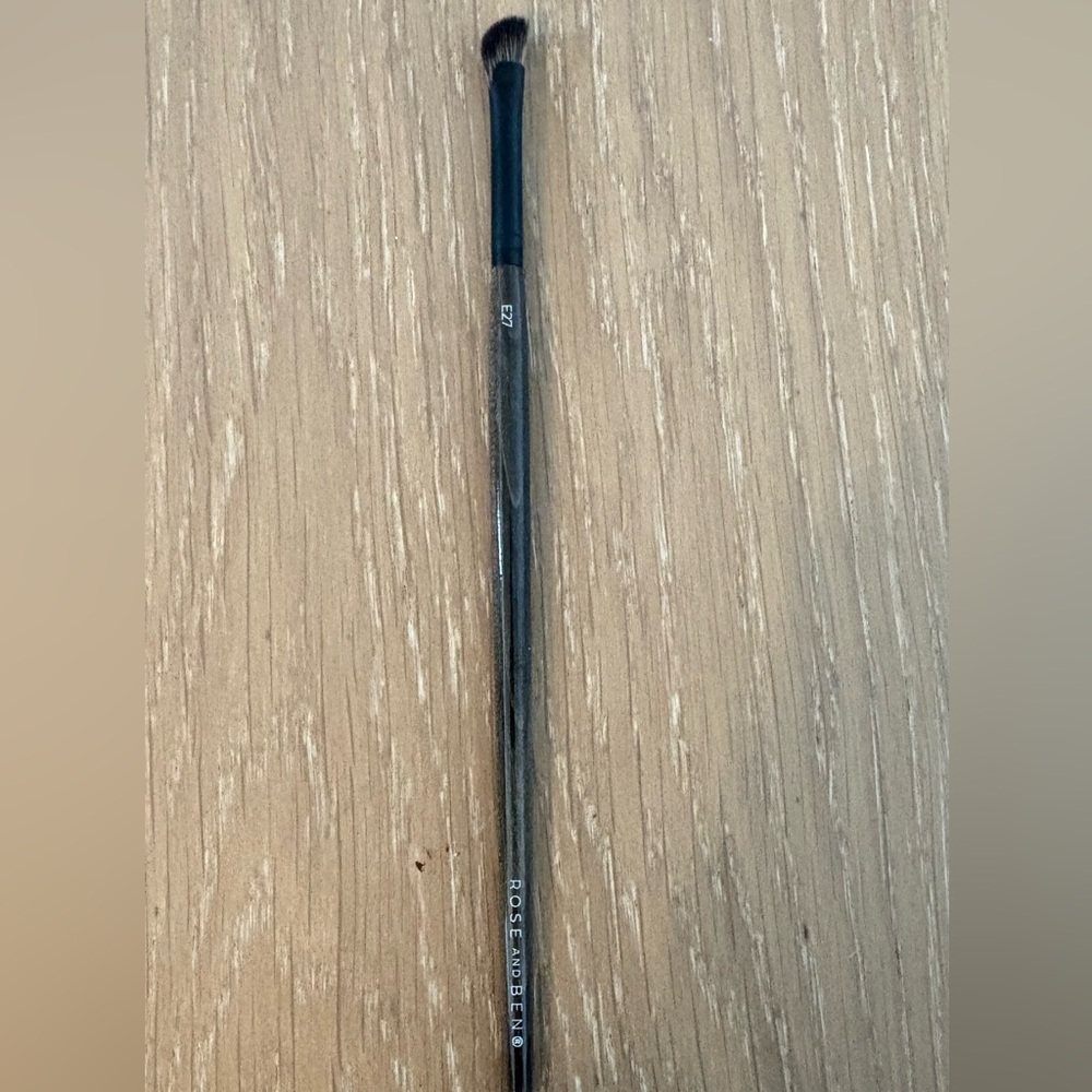 Rose and Ben Beauty E27 Eye Brush